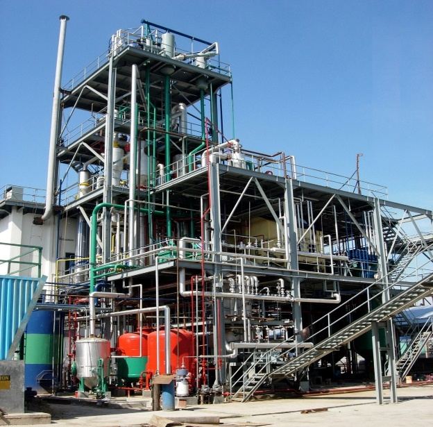 Process towers at an edible oil refinery